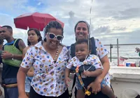 Casal de paulistas festeja 1º ano do filho no Carnaval de Salvador