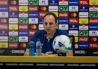 Ceni cobra foco na semifinal do Baiano antes de decisão na Liberta imagem