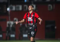 Claudinho celebra primeiro gol com a camisa do Vitória imagem