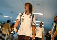 Com nome ligado ao Vitória, David Luiz recebe consulta do Vasco