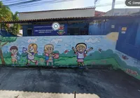 Criança cai em creche, sofre traumatismo e é colocada para dormir