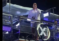 Dia de samba: Xanddy Harmonia arrasta multidão com trio pipoca imagem