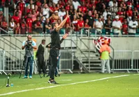 "Elo que nunca podemos perder", diz Carpini sobre torcida do Vitória