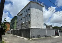 Em Salvador, rua Olavo de Carvalho faz esquina com a rua Karl Marx