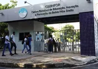 Estudantes enfrentam fortes chuvas para realizar vestibular da UNEB