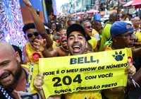 Fã de Bell comemora show número 204 atrás do trio imagem