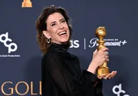 Fernanda Torres faz história e vence o Globo de Ouro por "Ainda Estou Aqui"