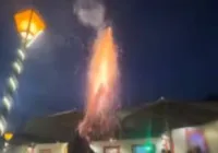 Fogo de artifício explode em cima de jovem e atinge cinco pessoas