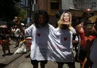 Foliões "colocam" Ivete e Claudia Leitte juntas e pedem parceria imagem