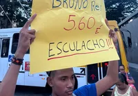 Grupo faz protesto na Lapa contra aumento da passagem de ônibus