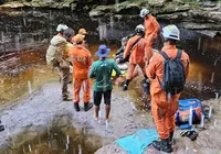 Homem cai de cachoeira de 5 metros na Bahia e sofre múltiplas fraturas