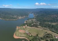 Homem cai de deck de 5 metros, bate a cabeça e morre afogado imagem
