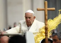Homens gays podem ser padres desde que não transem, diz Vaticano imagem
