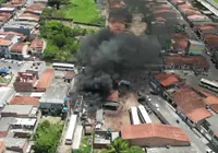 Incêndio atinge sete veículos em garagem de cooperativa na Bahia