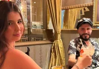 Cantor Latino conhece filha após 16 anos: "Ficava com o pé atrás" imagem
