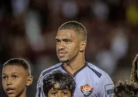 Lucas Esteves tem rescisão indeferida pela CNRD e segue no Vitória imagem