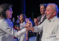 Lula parabeniza Simone Tebet pelo aniversário de 55 anos imagem