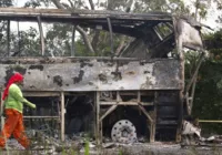 Mais de 40 pessoas morrem em acidente entre ônibus e caminhão imagem