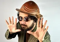 Mateus Zingue lança clipe de "Feed" sobre o vício digital imagem