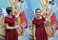 Menina de 12 anos celebra fim do tratamento contra câncer; assista imagem