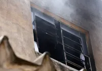 Morre vítima de incêndio em fábrica de fantasias no Rio de Janeiro imagem