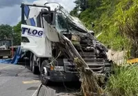 Motorista morre após perder controle de carreta na Bahia