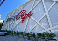 Motorista perde o controle e invade delicatessen no Horto Florestal