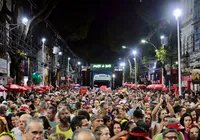 Mudei de nome relembra clássicos e arrasta multidão no circuito Osmar imagem