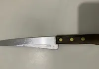 Mulher esfaqueia outra em briga por roupa no interior da Bahia imagem
