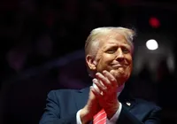 Trump vai impor tarifas de 25% sobre importações do México e Canadá imagem
