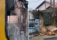 Ônibus bate em muro de residência no Subúrbio de Salvador imagem