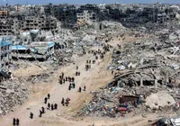 Palestinos retornam para Gaza e encontram cidade em escombros e ruínas imagem