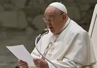 Papa Francisco é hospitalizado com bronquite em Roma imagem
