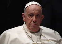 Papa Francisco passa 'noite tranquila' após crise respiratória imagem