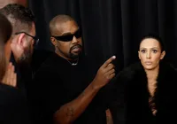 Pelada no Grammy: veja outros looks picantes da esposa de Kanye West imagem
