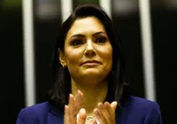 "Perturbação mental", dispara Michelle Bolsonaro sobre Mauro Cid imagem