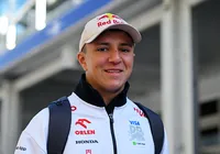 Piloto francês da F1 Isack Hadjar assina com a Racing Bulls para 2025