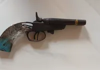 Polícia encontra arma de fogo em lixeira do Centro Histórico imagem
