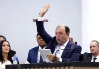 Rafael Jambeiro: após briga, prefeito se diz empossado; Câmara refuta