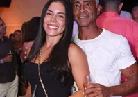 Romário engata namoro com estudante três décadas mais jovem