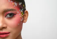 Saiba como evitar alergia ao usar maquiagem no Carnaval imagem
