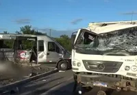 Seis pessoas morrem em acidente entre van e caminhão no norte da Bahia