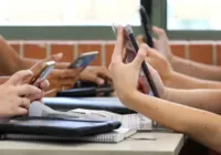 Sem celular! Saiba como será volta às aulas após nova lei imagem