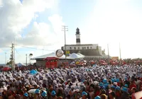 Tapete branco: Filhos de Gandhy desfilam no circuito Barra-Ondina imagem