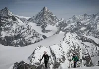 Três esquiadores morrem em avalanche e alpinista está desaparecido