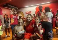 VÍDEO: Filha de Tia Má surpreende e pede bênção a Preta Gil imagem