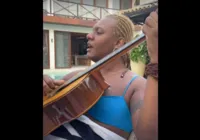 VÍDEO: Liniker e Jorge Vercillo tocam violão na casa de Ivete Sangalo imagem