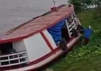 VÍDEO: piloto de barco dorme e embarcação colide em barranco imagem