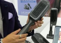 Vai ser sucesso? Escova que tinge e nutri o cabelo é apresentada em feira