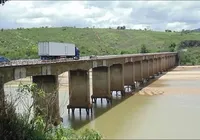 Veículos de carga serão restritos na ponte sobre o Rio Jequitinhonha